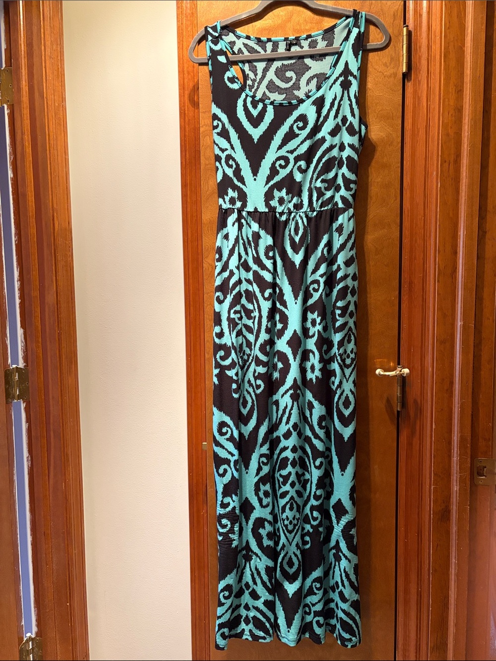 Sleeveless Teal and Black Patterned Maxi Dress